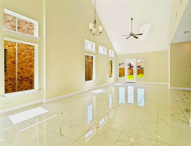 Building Photo - 337 Gleneagles Dr