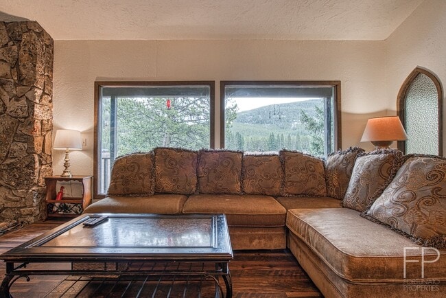 Building Photo - On the Blue River!  HUGE 4 Bedroom home, Furnished Updates throughout!  Bus route!  Spacious parking