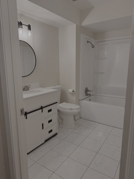 Building Photo - 1013 Dickerson Dr SE