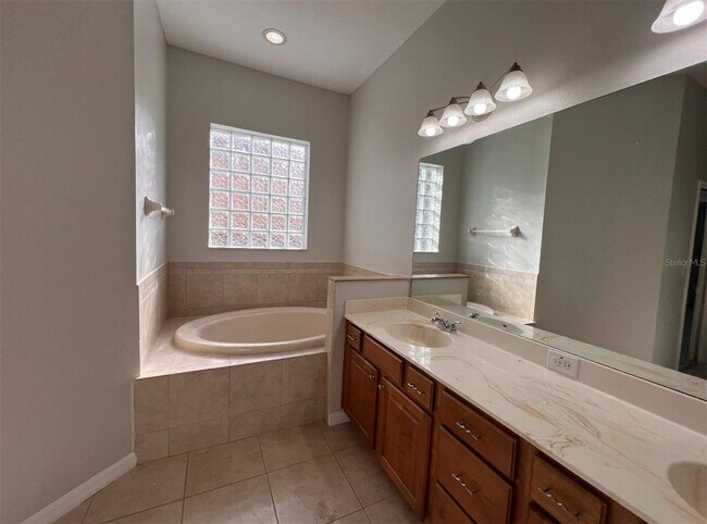 Building Photo - 20213 Moss Hill Way