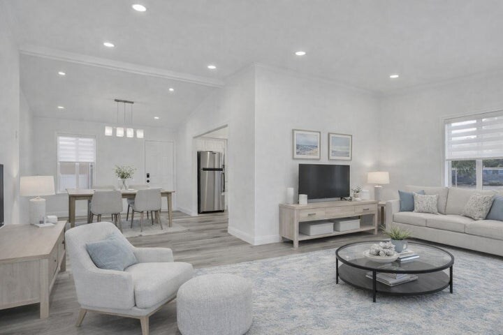 Building Photo - 229 SW 1st Ave