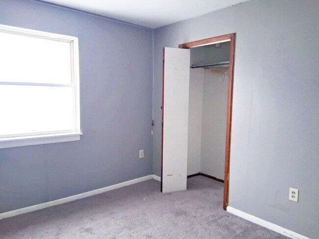 Building Photo - 7402 Park Ln