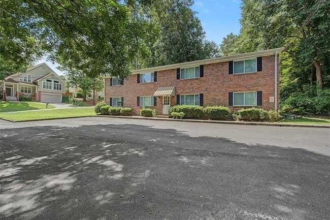 Building Photo - 2430 Coosawattee Dr NE