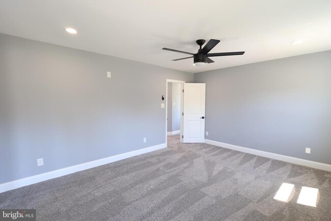 Building Photo - 5110 Kenwood Ave