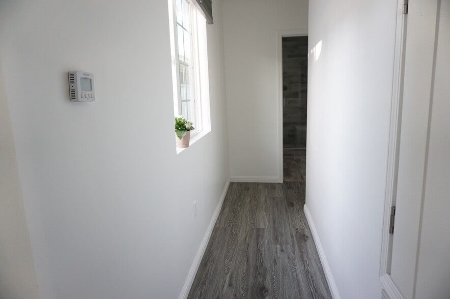 Building Photo - 14820 Devonshire St