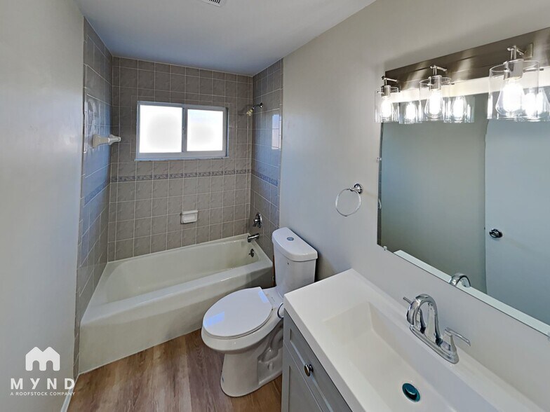 Building Photo - 1511 W Del Webb Blvd
