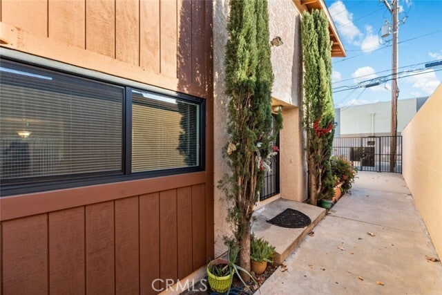 Building Photo - 324 E Ave Q7