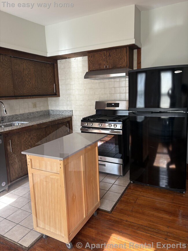 Building Photo - 361 Beacon St