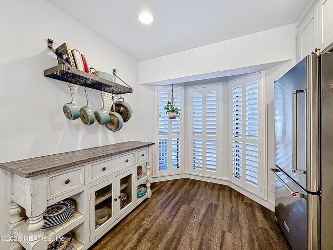 Building Photo - 2009 Seminole Rd