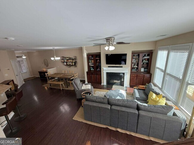Building Photo - 1055 Hampton Oaks Dr