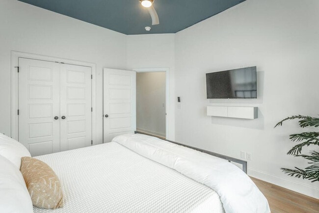 Building Photo - 1494 Madison St