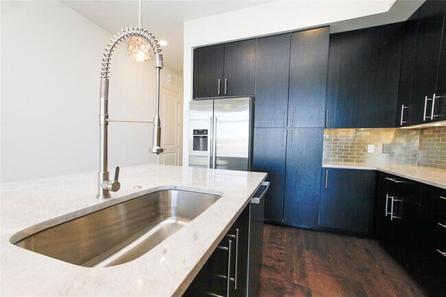 Building Photo - 4820 Caroline St