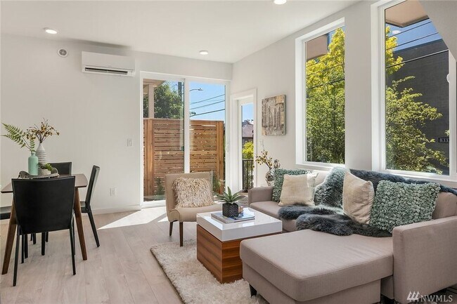 Building Photo - 1112 13th Ave