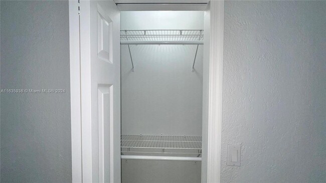 Building Photo - 3910 SW 134th Ave