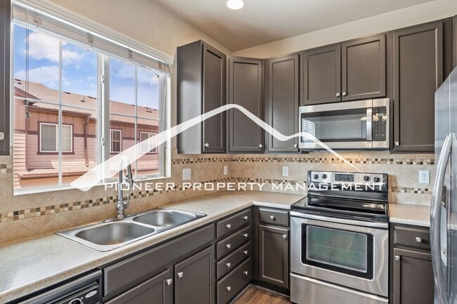 Building Photo - Low-Maintenance Living with Mountain Views! 3BR Townhome, 2-Car Garage & A/C
