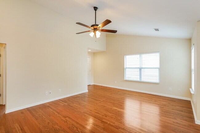 Building Photo - 2151 Erin Ln