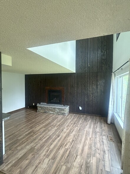 living room - 2115 Pleasanton St