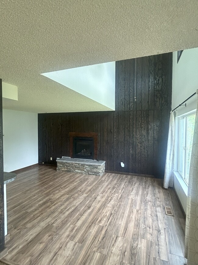 living room - 2115 Pleasanton St