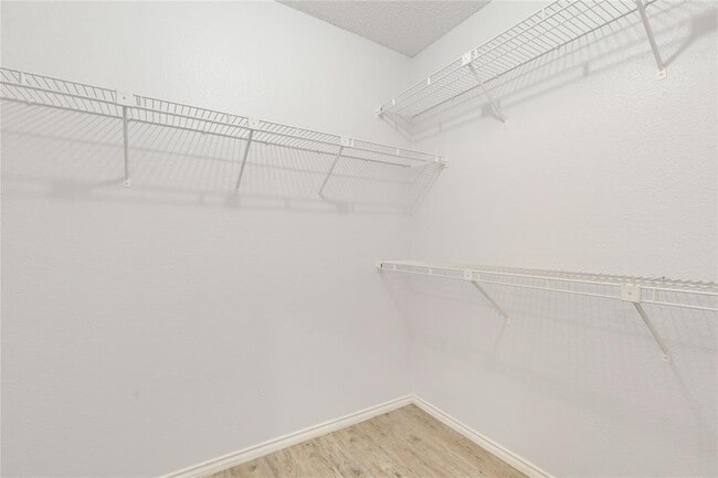 Building Photo - 2103 Castle View Dr
