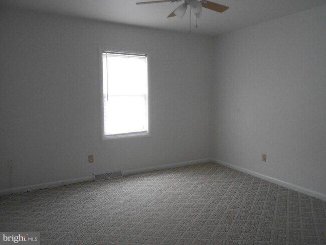 Building Photo - 47985 Leachburg Rd