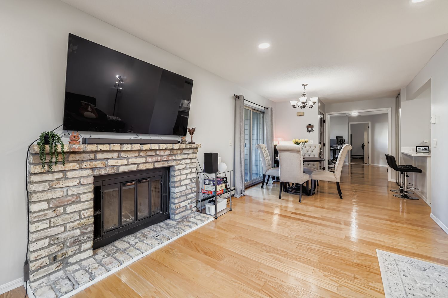 Building Photo - 2250 Ridge Dr