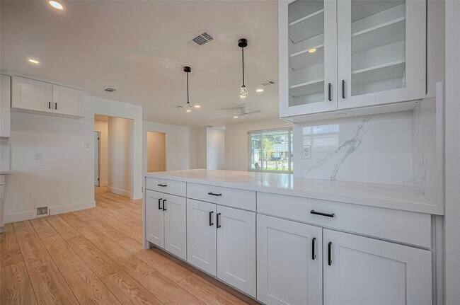 Building Photo - 2214 Nina Lee Ln