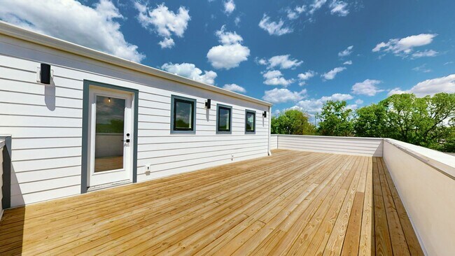 Building Photo - NEW BUILD with Rooftop!