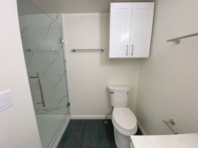 Building Photo - "TinyHouse" Apartment Downstairs - Washer/Dryer, Dishwasher, AC, Parking Space