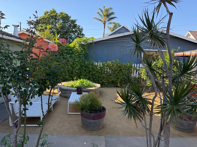 Building Photo - 4114 E 15th St