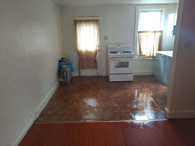 Kitchen - 5 Davis Row