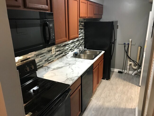 Building Photo - Patio Style Condo Home - Rent Ready