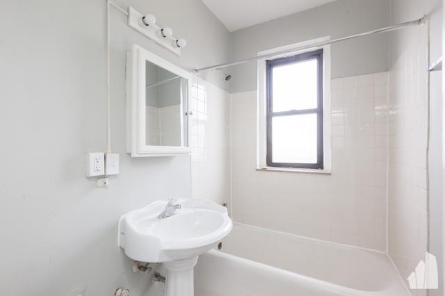 Building Photo - 1 bedroom in Chicago IL 60613