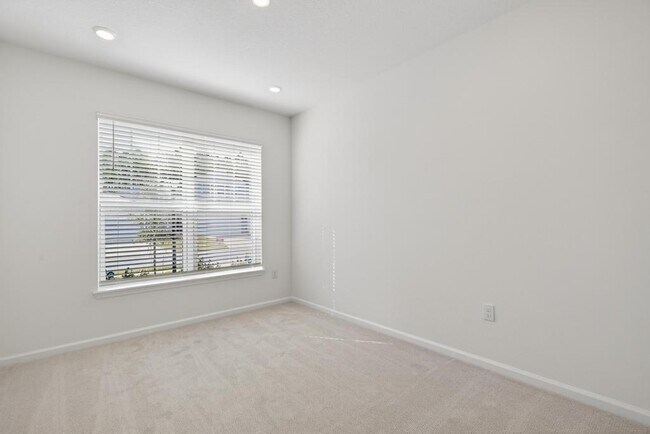 Building Photo - 368 Woods Ln