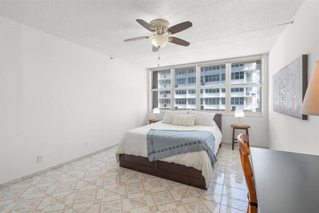 Building Photo - 1825 S Ocean Dr