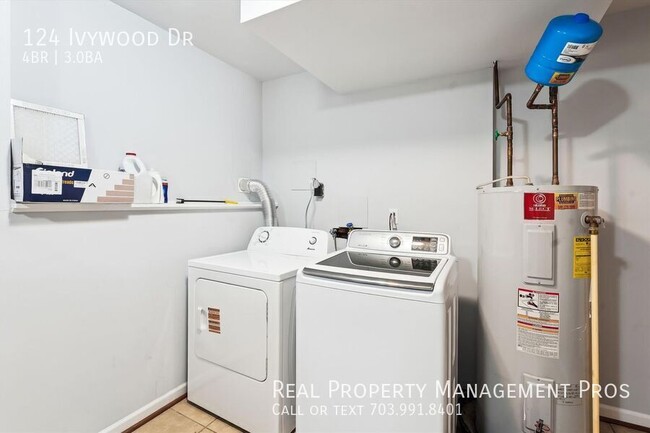 Building Photo - 124 Ivywood Dr