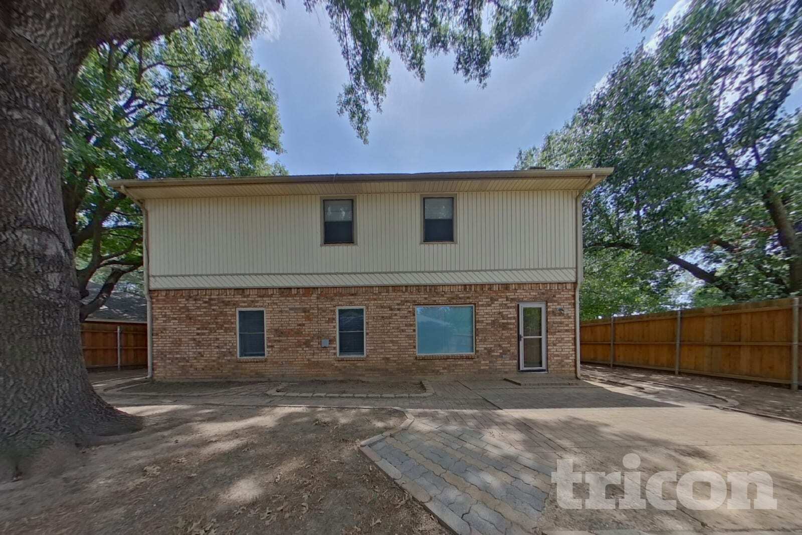 Building Photo - 509 Live Oak Dr
