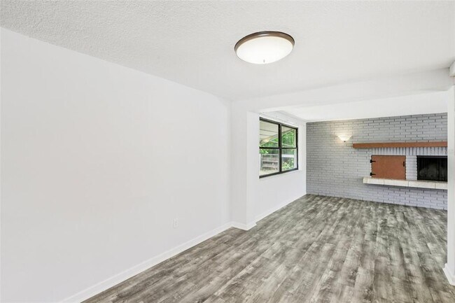 Building Photo - 4015 Litchfield Dr