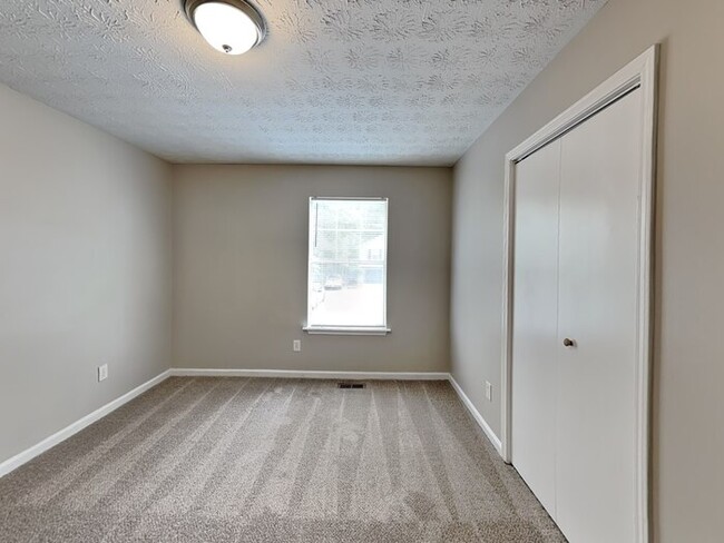Building Photo - Move-In Ready Home with Bonus Rooms and La...