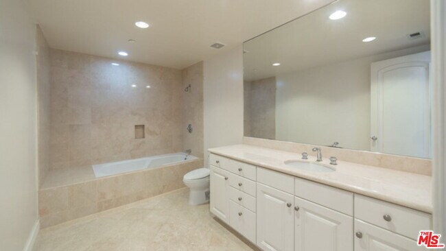 Building Photo - 14445 Mulholland Dr