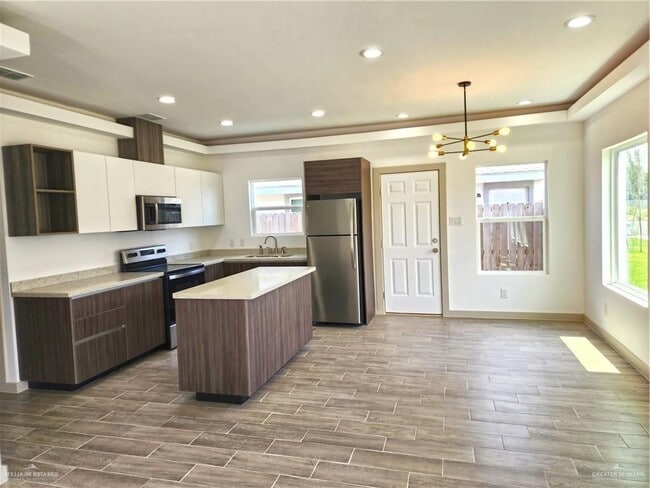 Building Photo - 23 Frio Ave