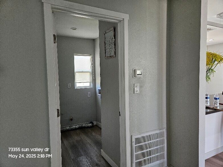 Building Photo - 73355 Sun Valley Dr
