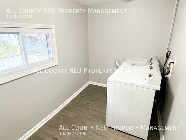 Building Photo - 2092 W 105th St