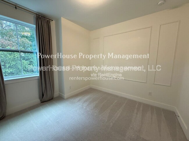 Building Photo - 1190 Harper Dr