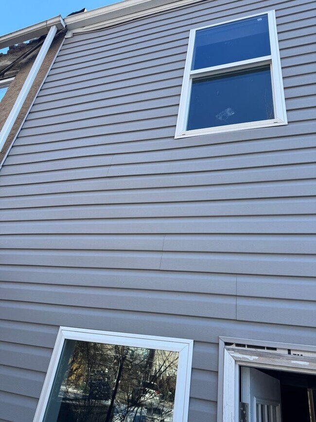 Building Photo - Beautifully completely renovated home