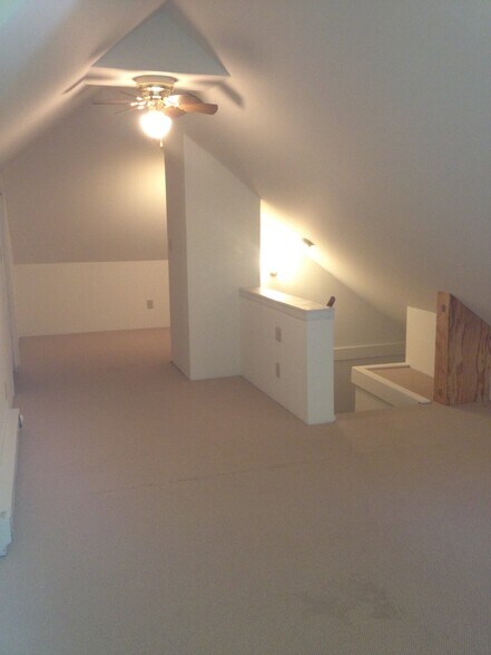 Building Photo - 1849 Saint Clair Ave