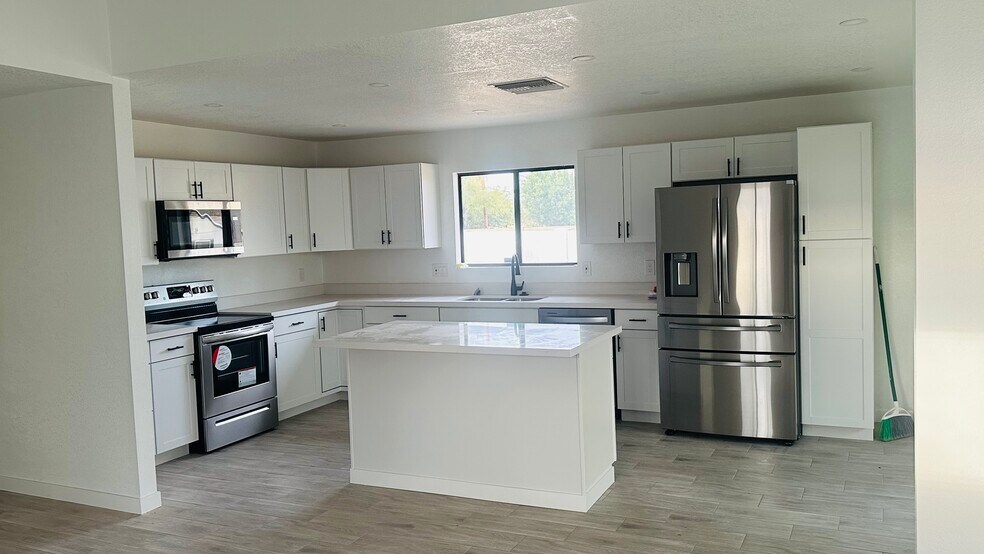 Building Photo - 2638 N 87th Ter