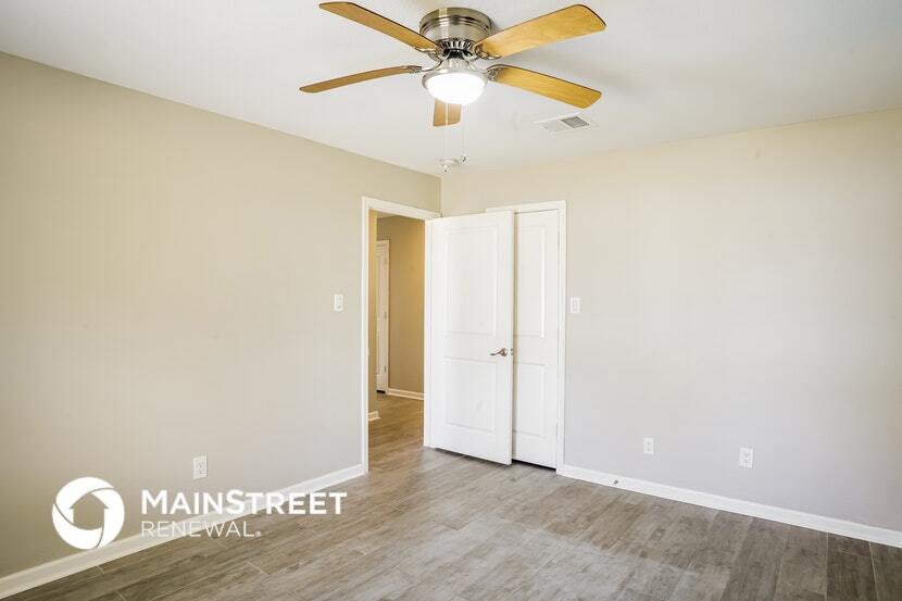 Building Photo - 2657 S Woodloch St