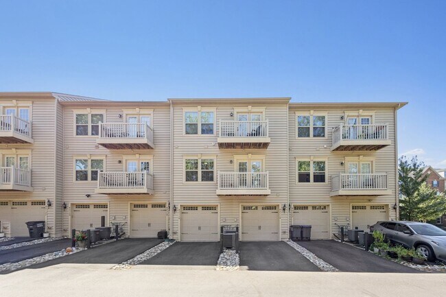 Building Photo - Welcome to this stunning 3-bedroom, 2.5-ba...