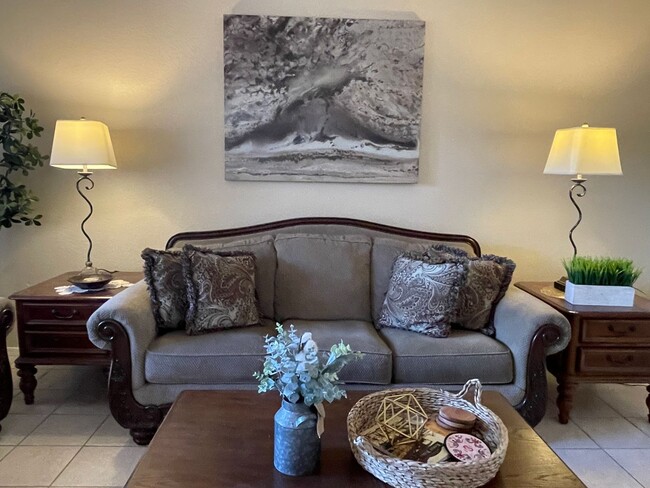 Building Photo - Fully furnished Rental Available Now