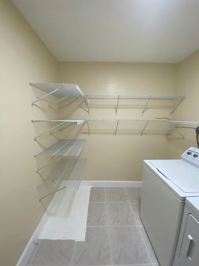 Building Photo - Beautiful 3-bedroom home located in Delray...